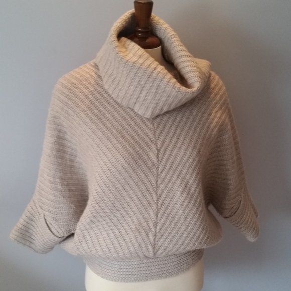 BCBGMaxAzria Sweaters - BCBG MaxAzria chunky knit grey sweater